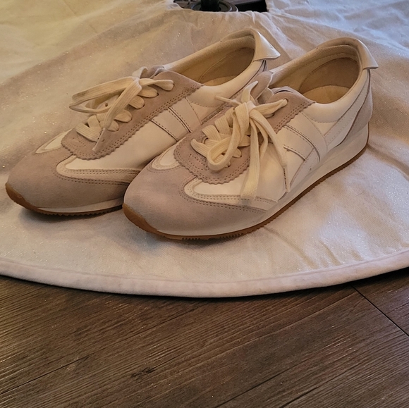 Tory Burch Hank Sneakers - Picture 1 of 3